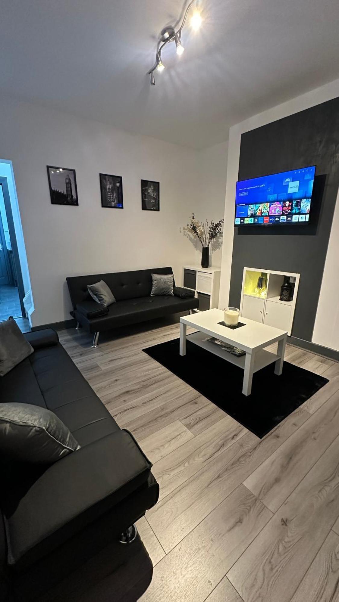 Modern 2 Bed Near Turf Moor Football Stadium, Parks, Canal And Lake Burnley Buitenkant foto