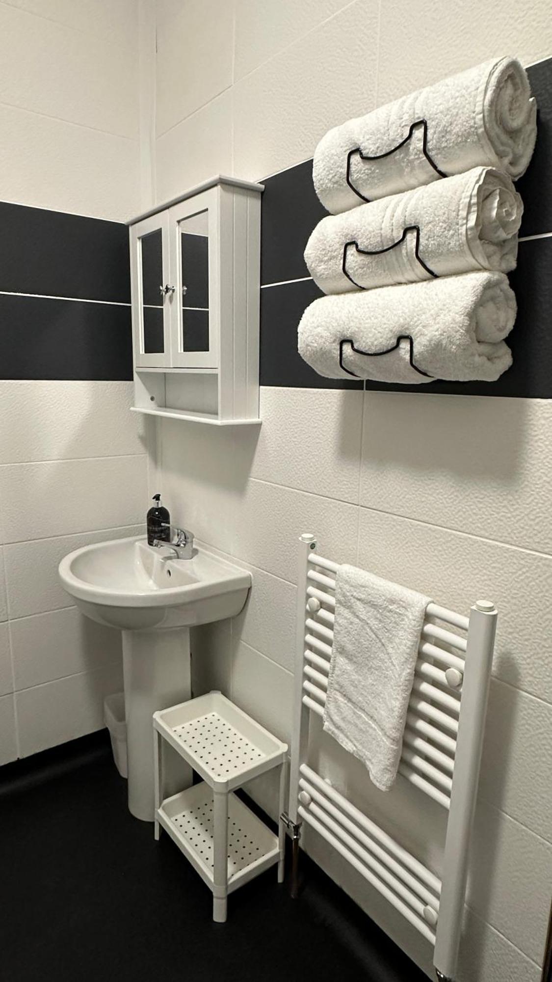 Modern 2 Bed Near Turf Moor Football Stadium, Parks, Canal And Lake Burnley Buitenkant foto