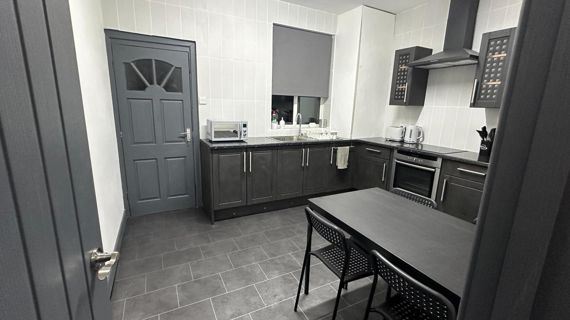 Modern 2 Bed Near Turf Moor Football Stadium, Parks, Canal And Lake Burnley Buitenkant foto